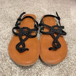 Universal Thread Black Braided Toe-Ring Sandals with Tan Footbed